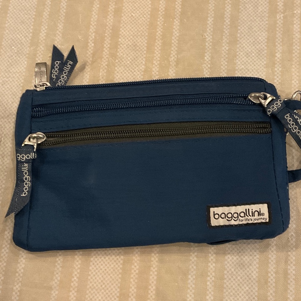 Baggallini Blue Wristlet
